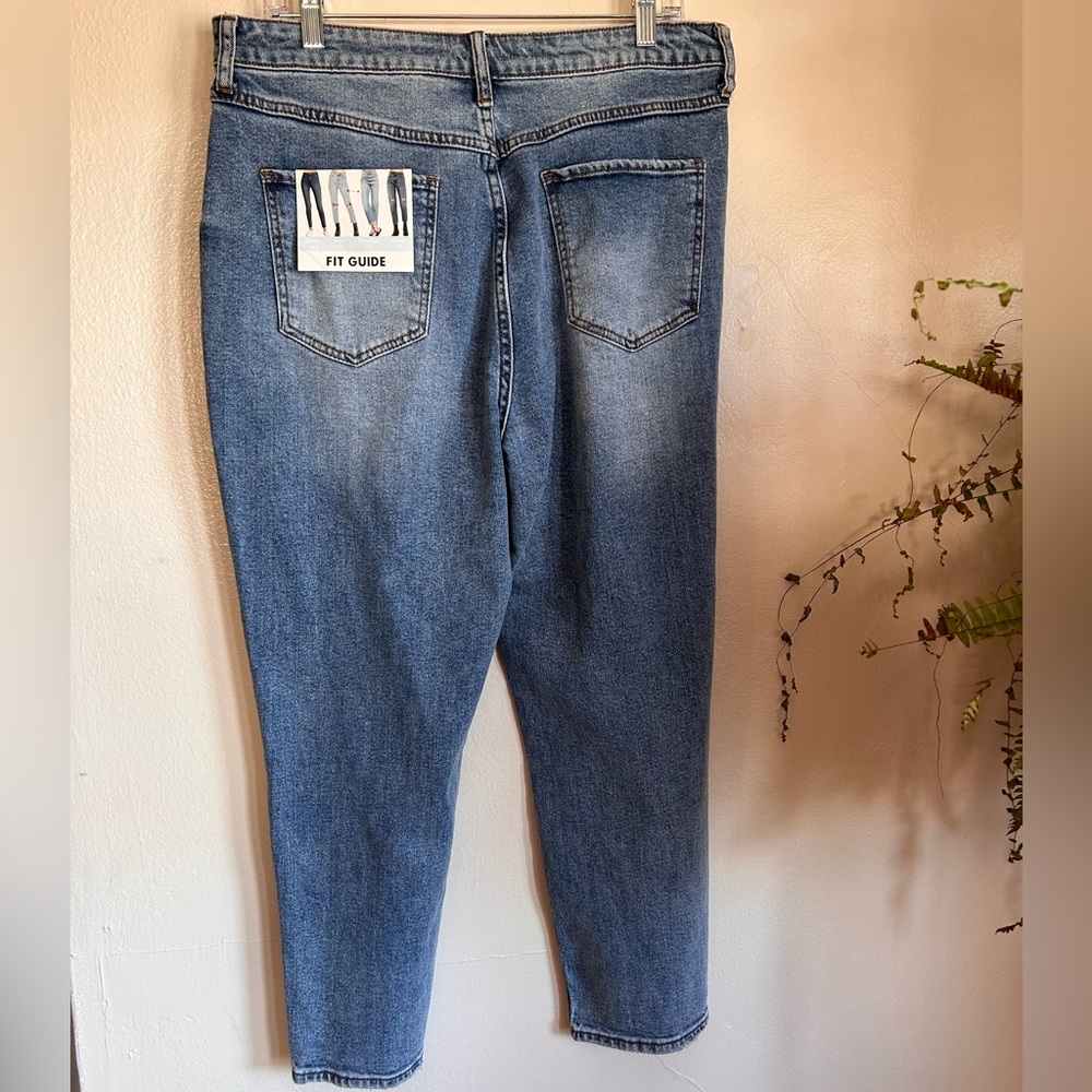 High Rise Mom Jeans - Picture 5 of 6